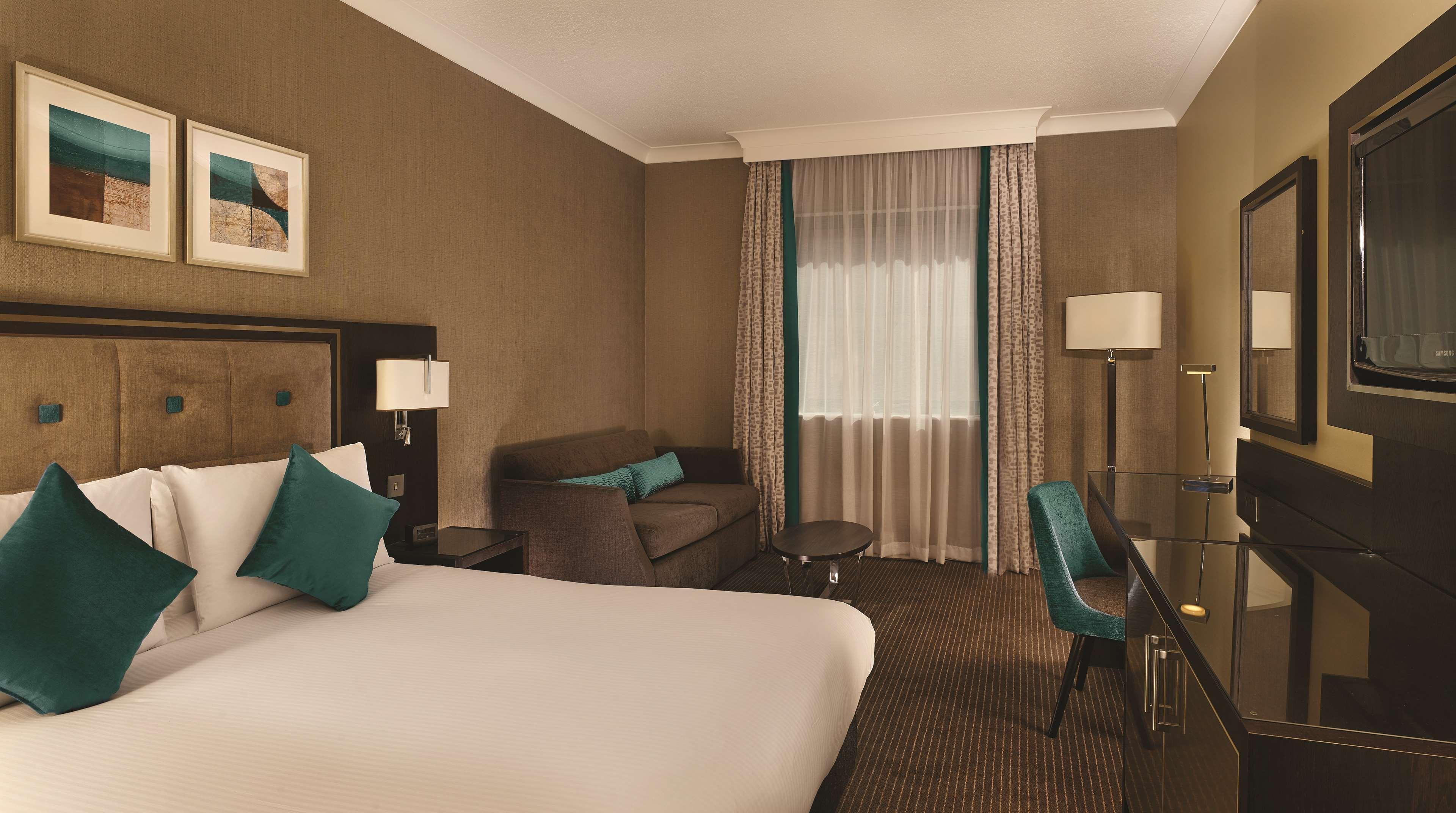 Doubletree By Hilton Woking Hotel Luaran gambar