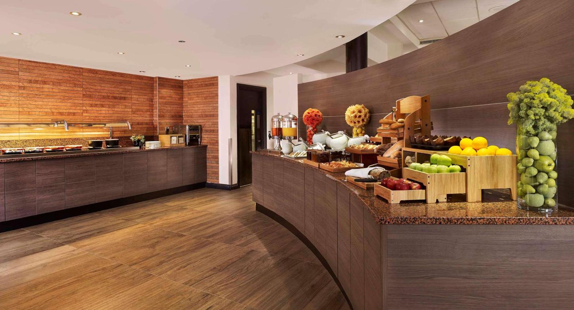 Doubletree By Hilton Woking Hotel Luaran gambar