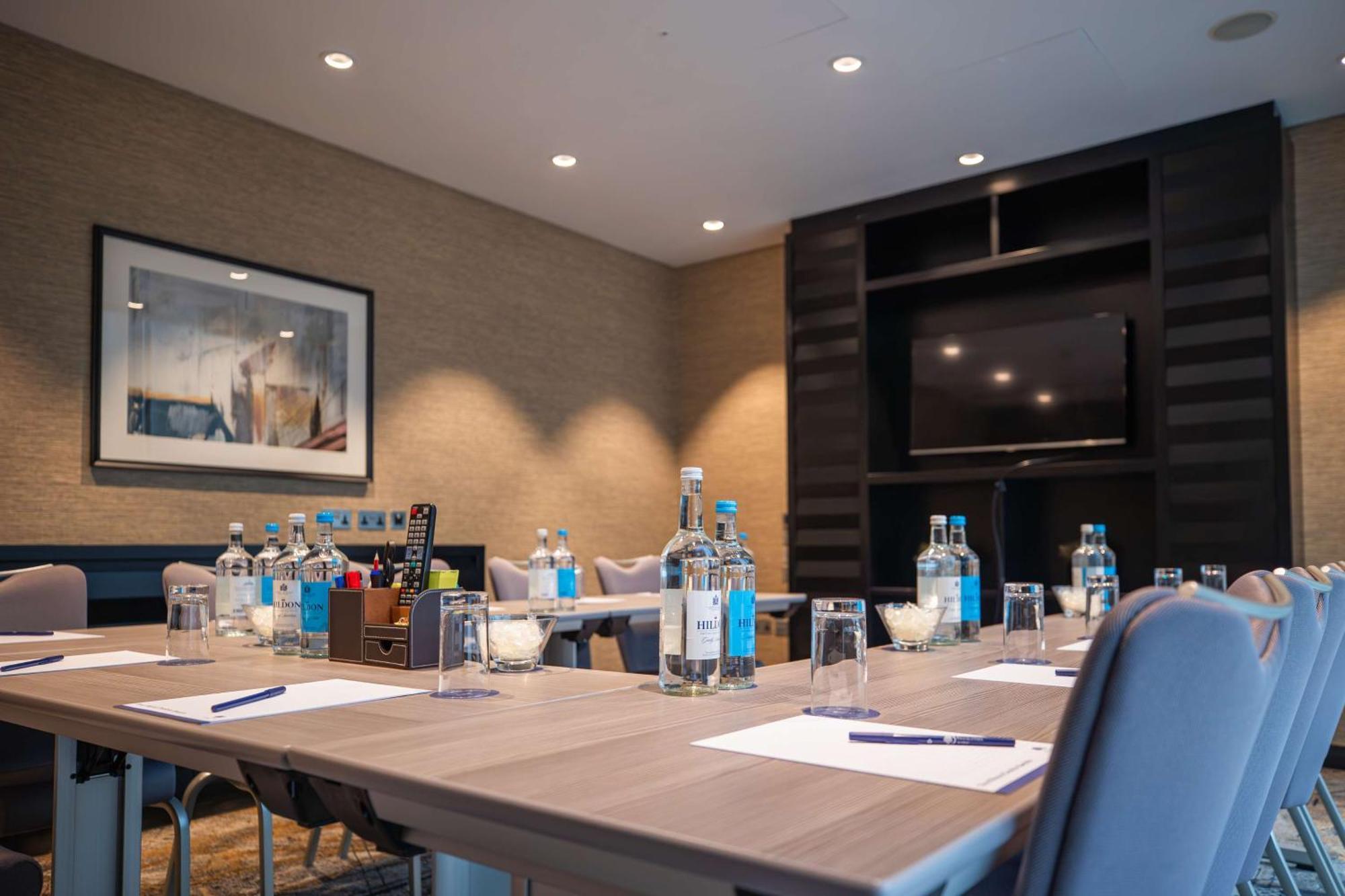 Doubletree By Hilton Woking Hotel Luaran gambar