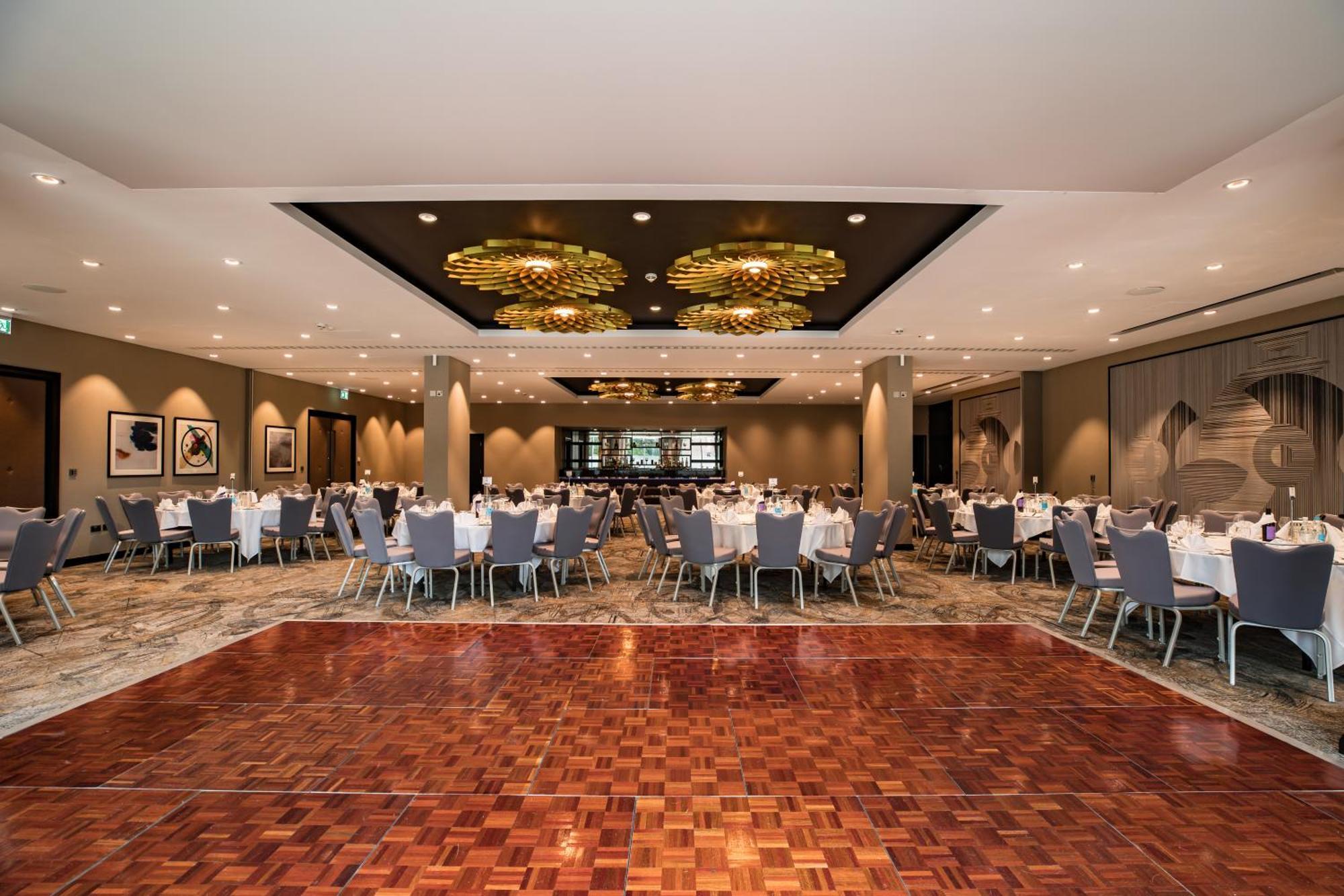 Doubletree By Hilton Woking Hotel Luaran gambar