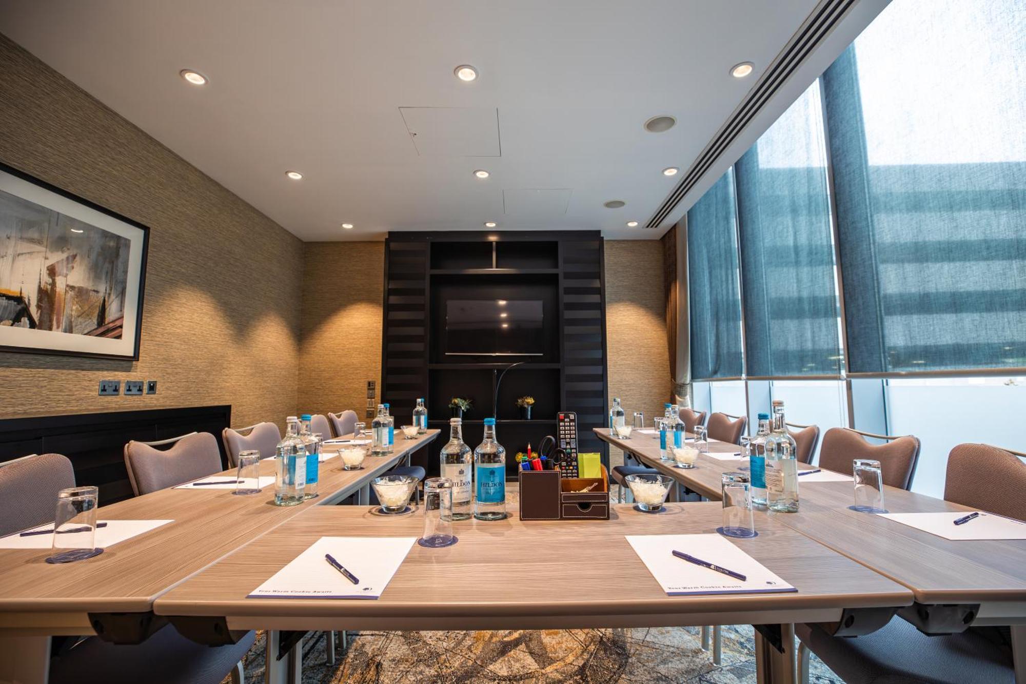 Doubletree By Hilton Woking Hotel Luaran gambar