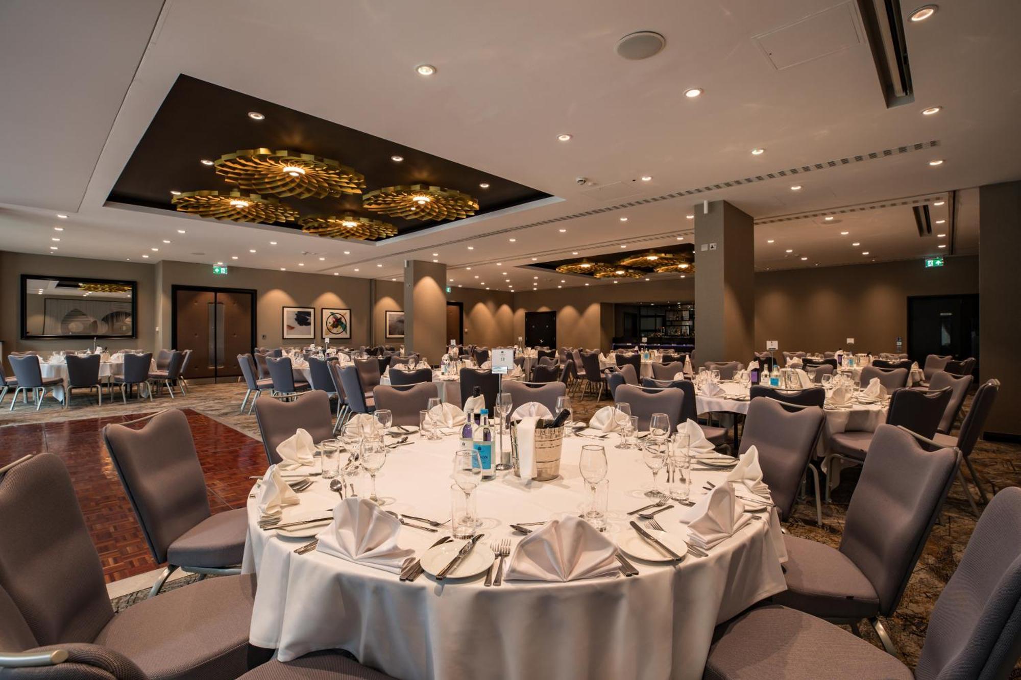 Doubletree By Hilton Woking Hotel Luaran gambar