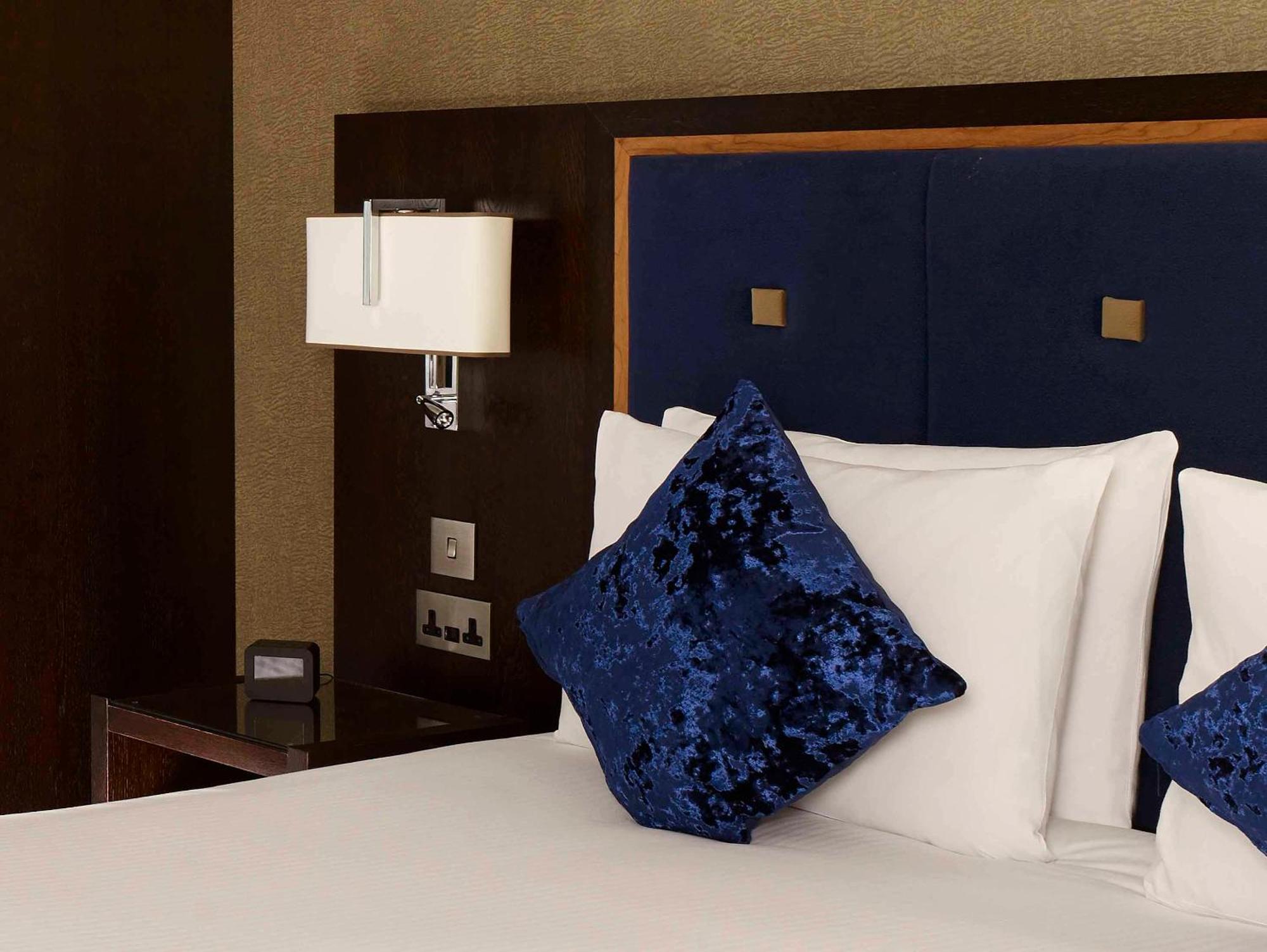 Doubletree By Hilton Woking Hotel Luaran gambar