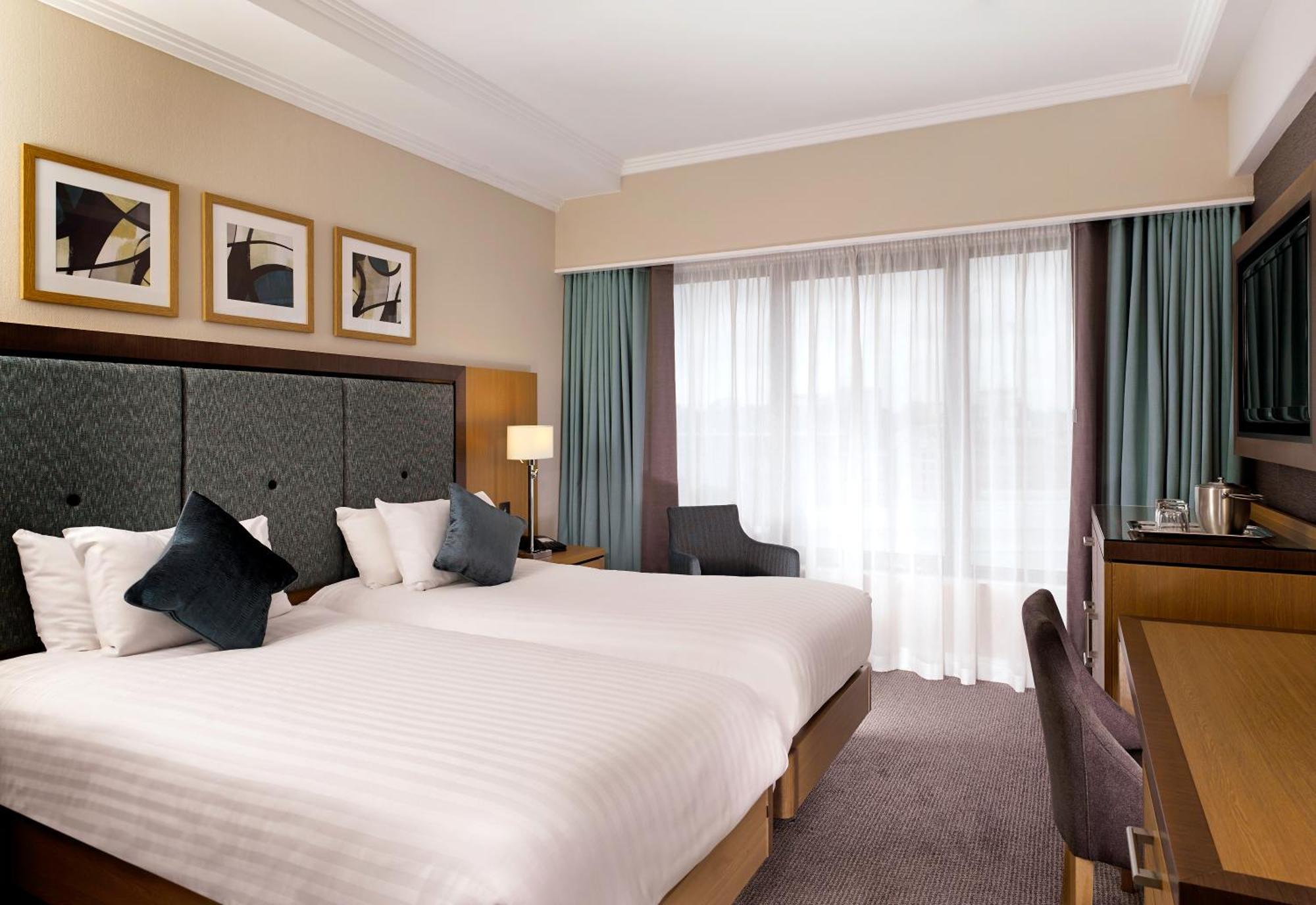 Doubletree By Hilton Woking Hotel Luaran gambar