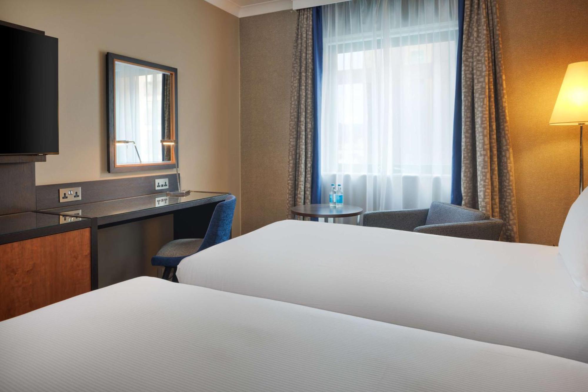 Doubletree By Hilton Woking Hotel Luaran gambar