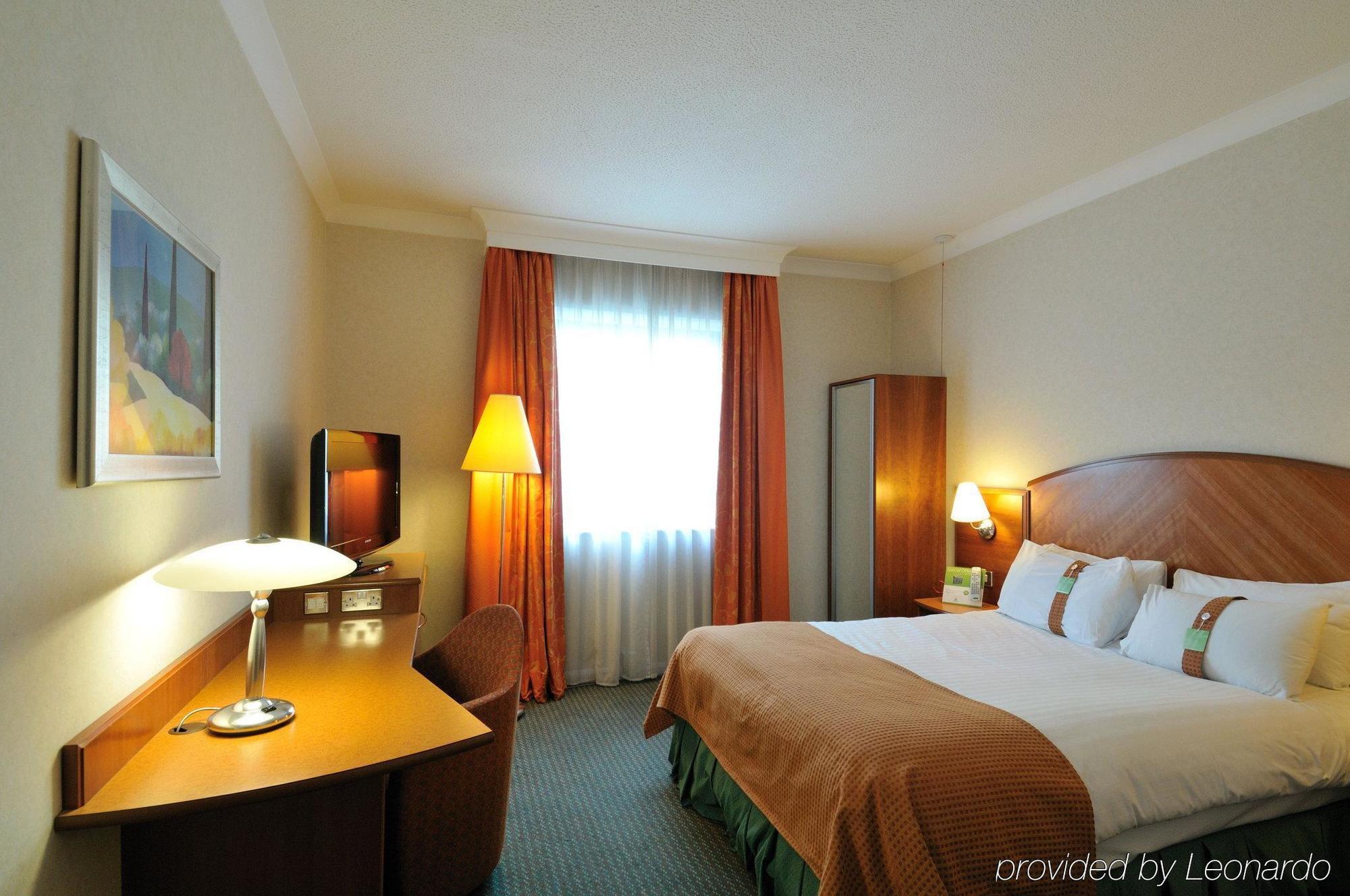Doubletree By Hilton Woking Hotel Luaran gambar