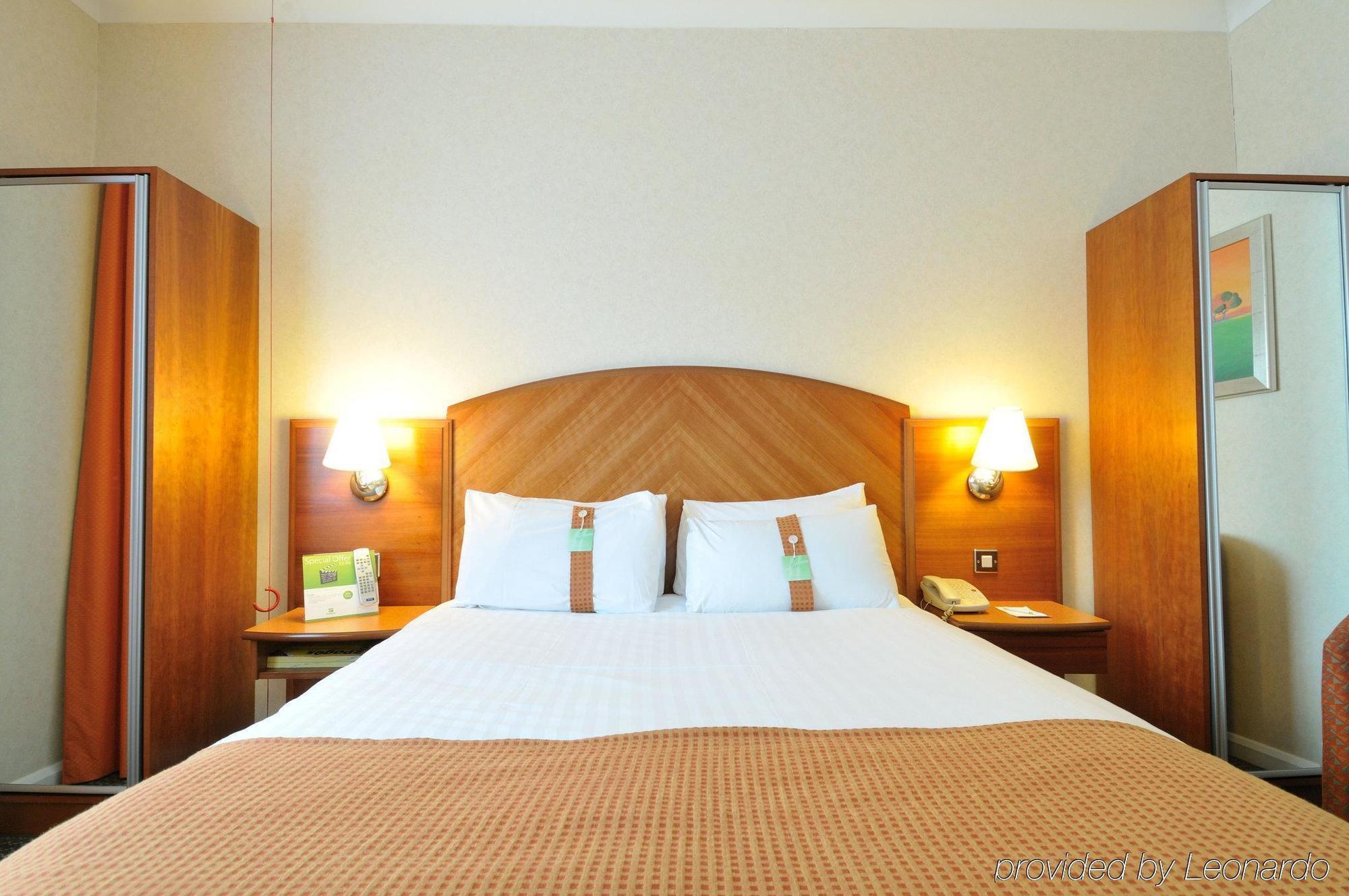Doubletree By Hilton Woking Hotel Luaran gambar