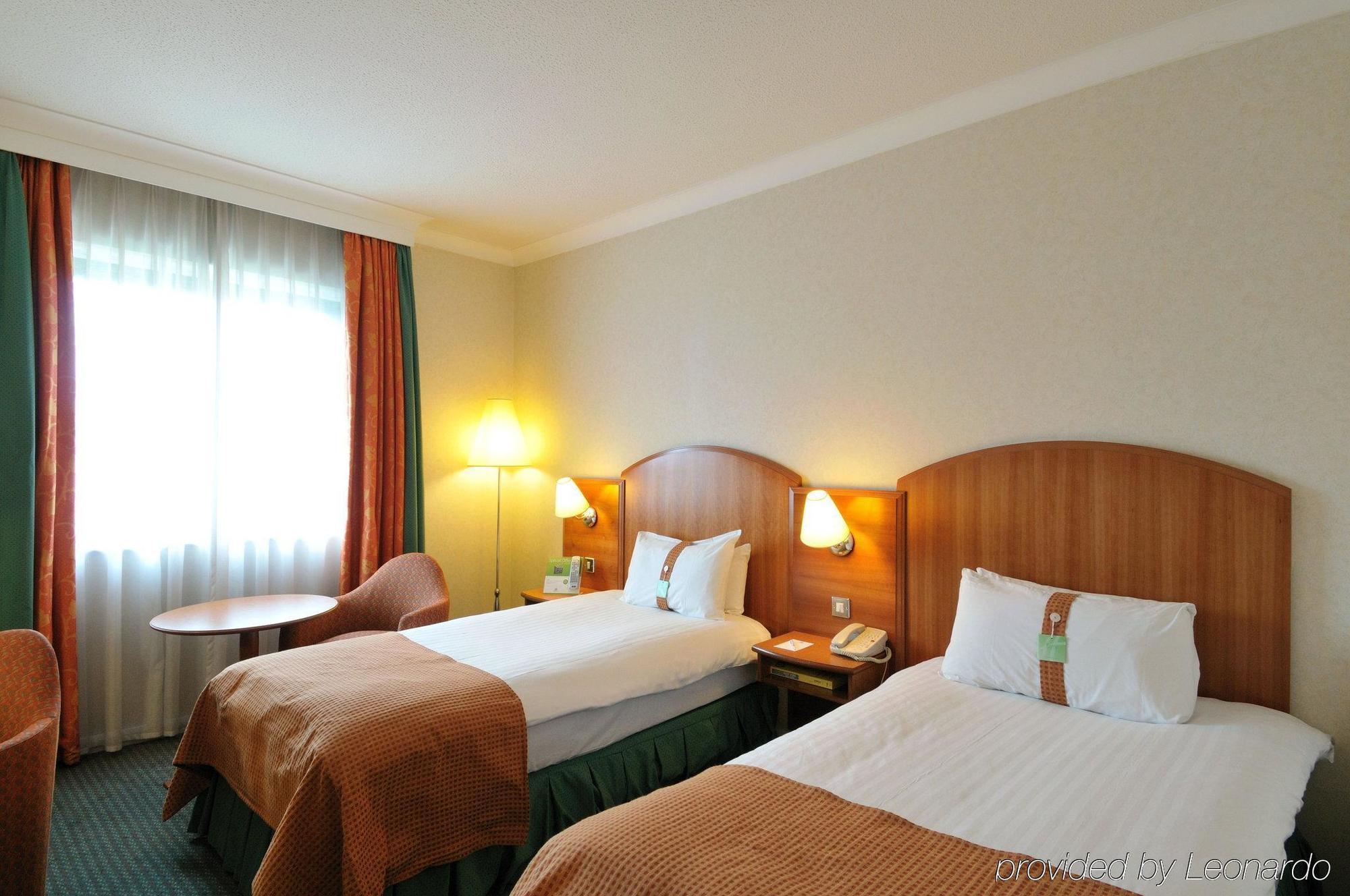 Doubletree By Hilton Woking Hotel Luaran gambar