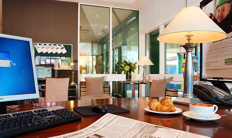 Doubletree By Hilton Woking Hotel Luaran gambar