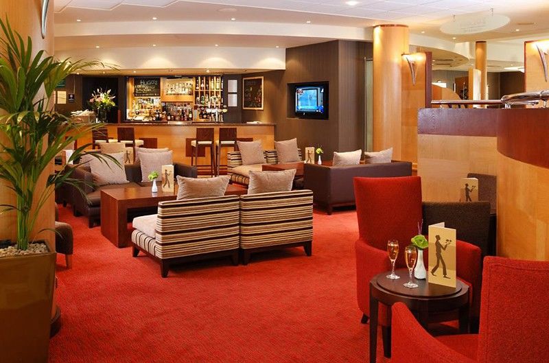 Doubletree By Hilton Woking Hotel Restoran gambar